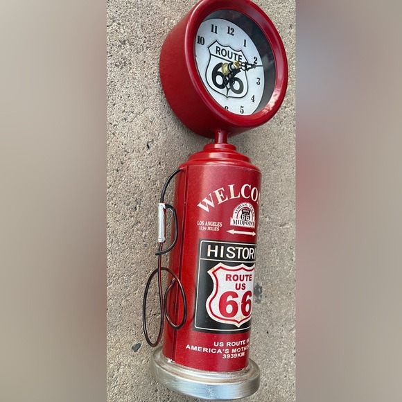 Route 66 Petrol Bowser Clock Red - Picture 3 of 8